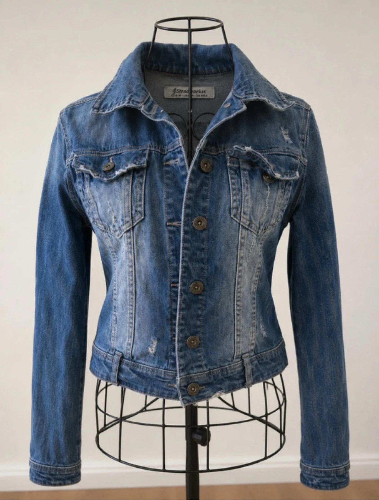 Veste en jean Stradivarius bleu délavé style destroy – Taille M